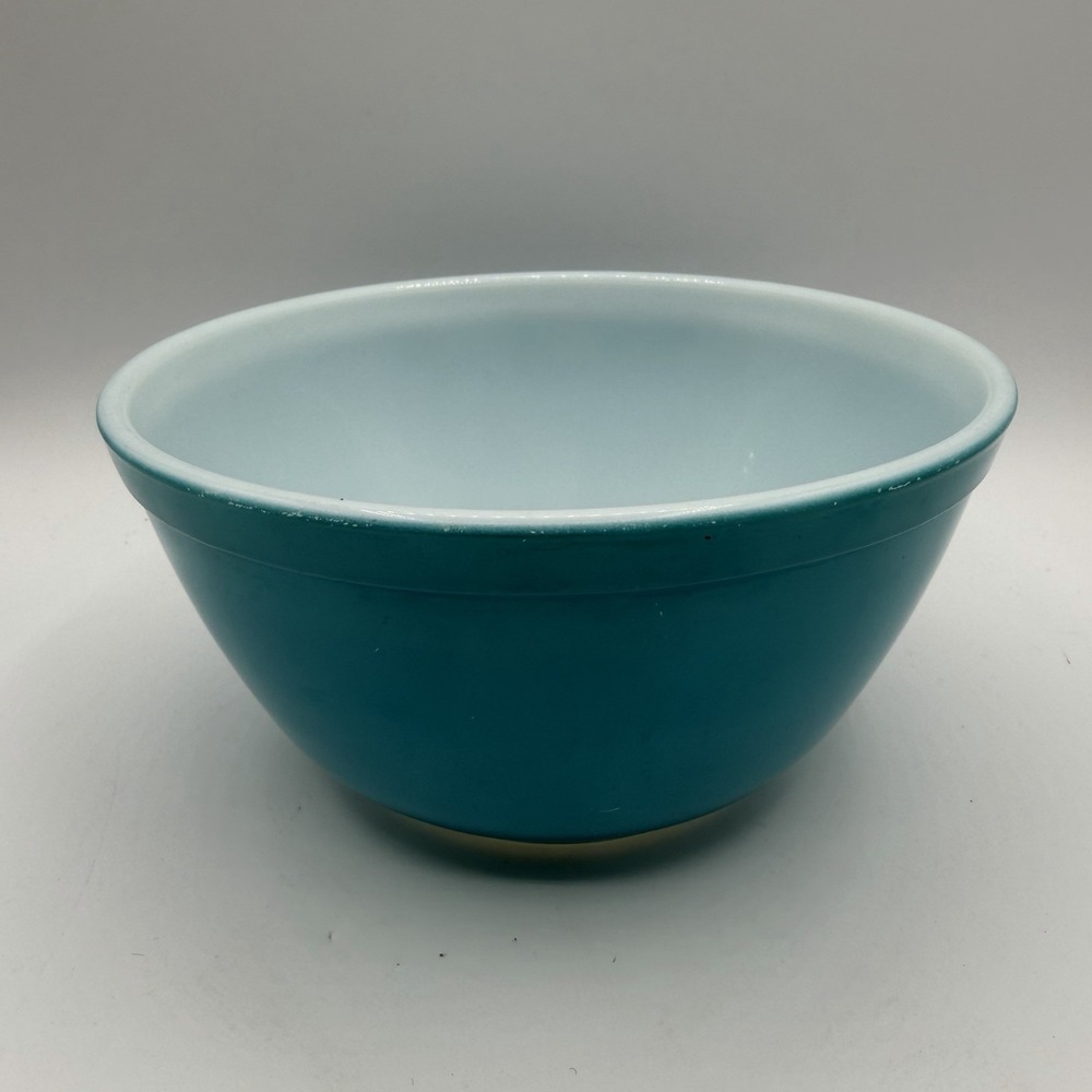 Vintage Pyrex 402 Blue Mixing Bowl 1 1/2 Qt 7.25" Round